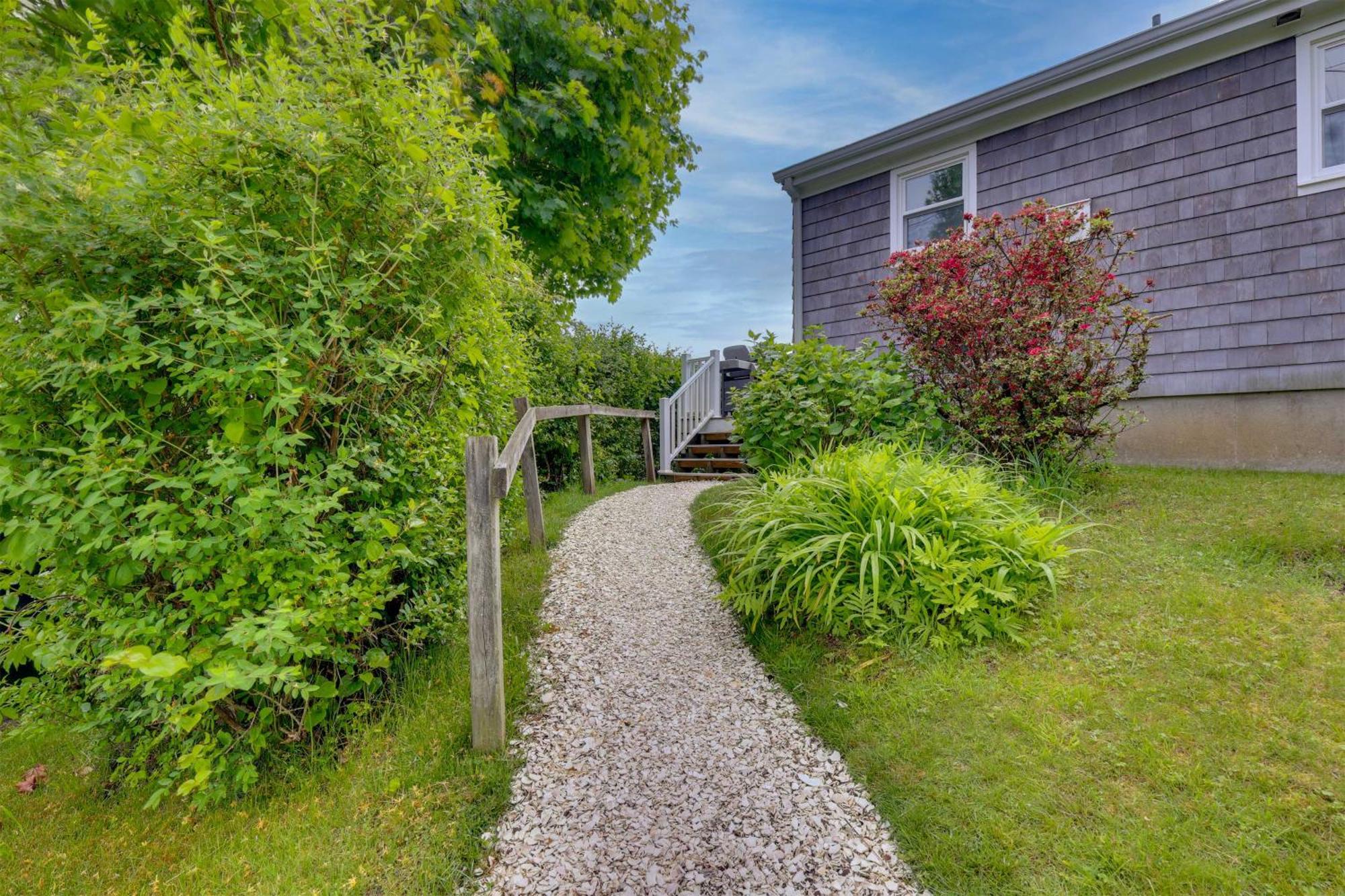 Cozy Narragansett Cottage With Dock And Outdoor Shower Екстериор снимка